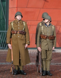 Unforgettable reconstruction shows in front of the Museum