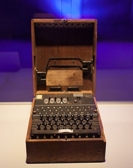 Maszyna szyfrująca Enigma z kolekcji Muzeum. Fot. Roman Jocher