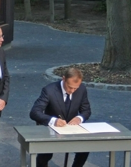 Podpisanie Aktu Erekcyjnego przez Prezesa Ray Ministrów Donalda Tuska