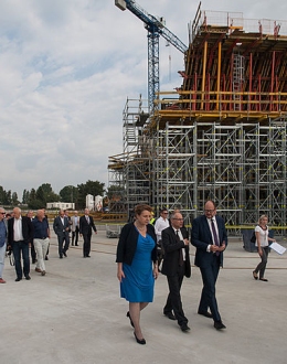 Minister of Culture and National Heritage Małgorzata Omilanowska, Head of the Prime Ministerial Chancellery Jacek Cichocki, and Professor Paweł Machewicz showing pictures taken during different stages of the construction of the Museum. Photo: Roman Jocher. At the construction site of the Museum of the Second World War.