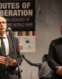Professor Paweł Machcewicz, director of the Museum of the Second World War and Jurriaan de Mol, president of the Dutch Foundation Liberation Route Europe at the opening of the exhibition. Photo: Roman Jocher