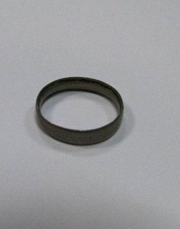 A handmade wedding ring made by Michał Michułka