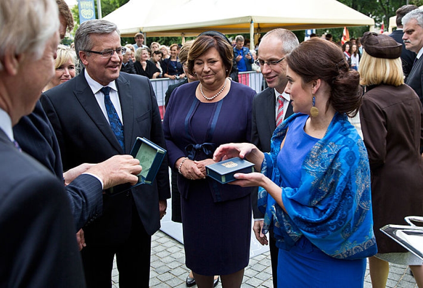 Para Królewska oraz Para Prezydencka otrzymały medale pamiątkowe. Fot. Dominik Jagodziński