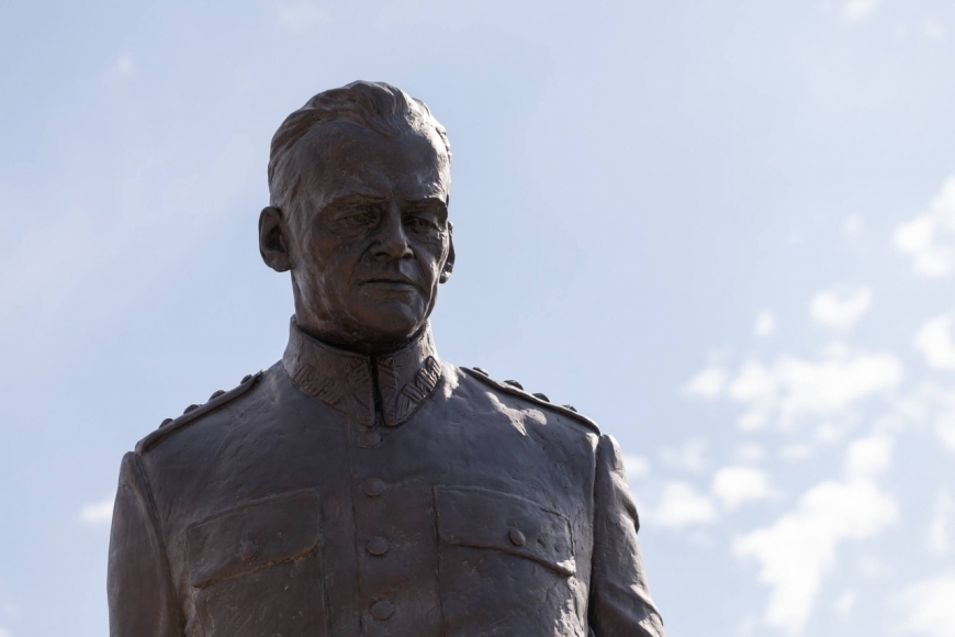 Pomnik rtm. Witolda Pileckiego przy Muzeum II Wojny Światowej w Gdańsku, fot. M. Bujak ©