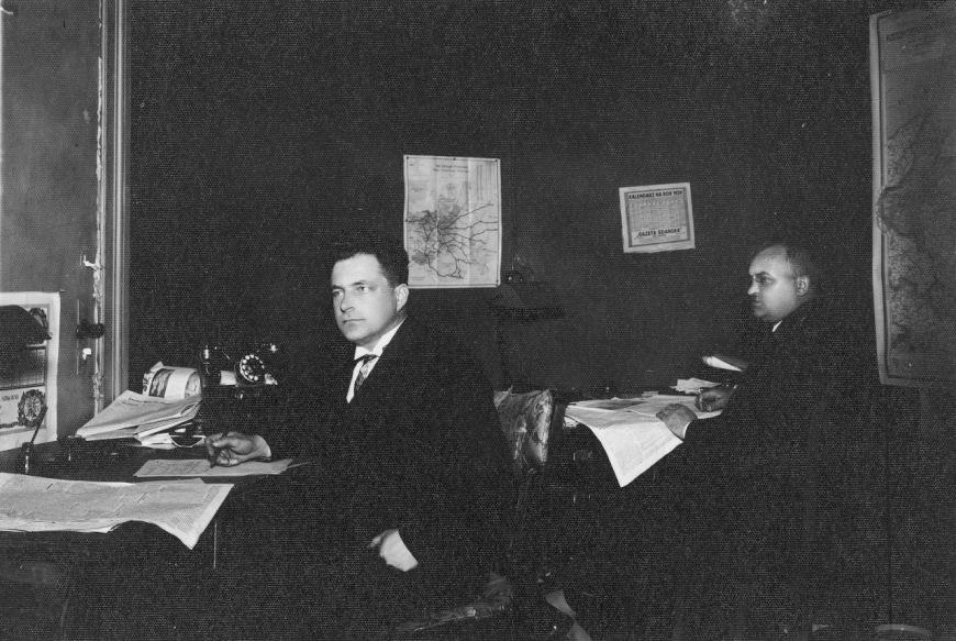 Fot. Władysław Cieszyński i Wilhelm Grimsmann w redakcji „Gazety Gdańskiej”, 1929 (Narodowe Archiwum Cyfrowe, NAC)