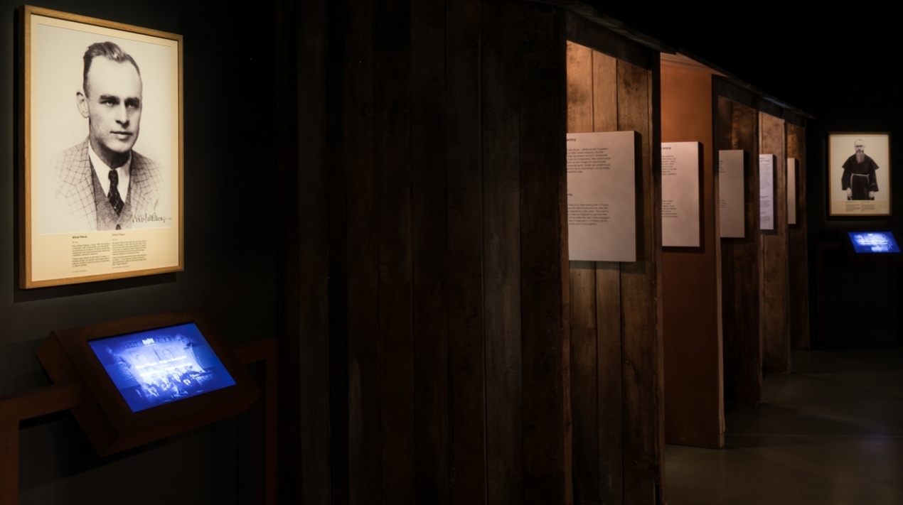 Na wystawie głównej MIIWŚ postać Witolda Pileckiego jest prezentowana w sekcji poświęconej obozom koncentracyjnym. Przedstawiony na zdjęciu fragment ekspozycji został udostępniony gościom w marcu 2018 r.