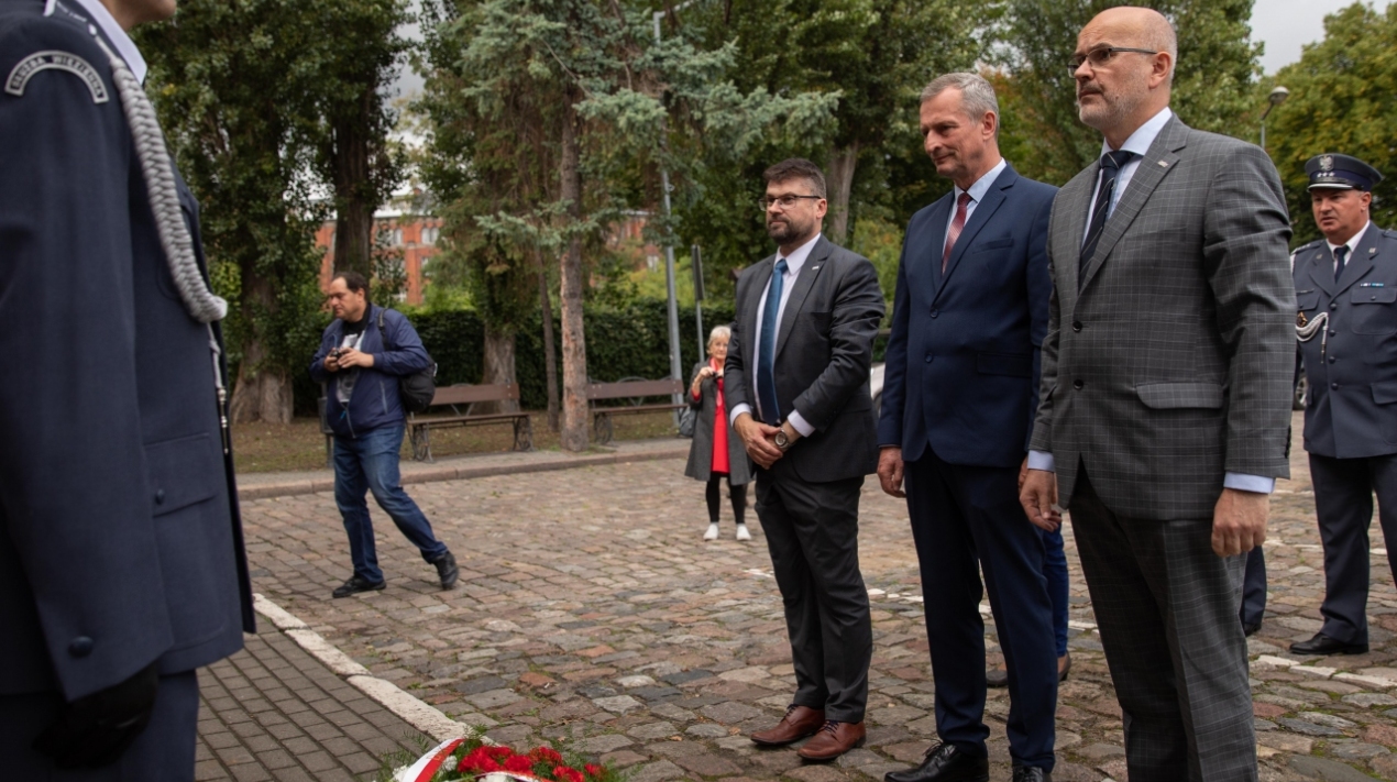 Uroczystości upamiętniające Danutę Siedzikównę i Feliksa Selmanowicza w 75. rocznicę śmierci