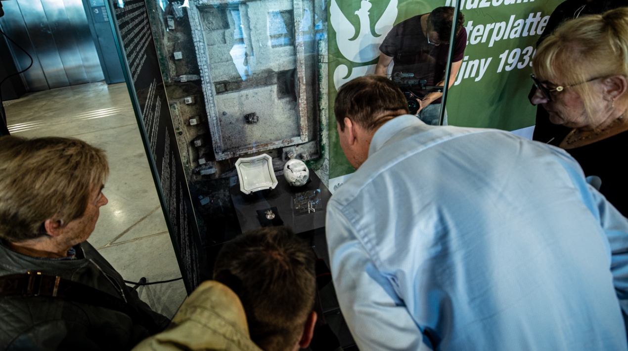 „Wejście w historię” - prezentacja eksponatów odnalezionych na Westerplatte w czasie badań archeologicznych w 2022 r.