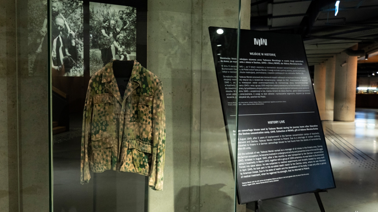 "Wejście w historię" - niemiecka bluza maskująca, używana przez Tadeusza Merskiego w czasie drogi powrotnej do domu po wyzwoleniu z obozu w Dachau