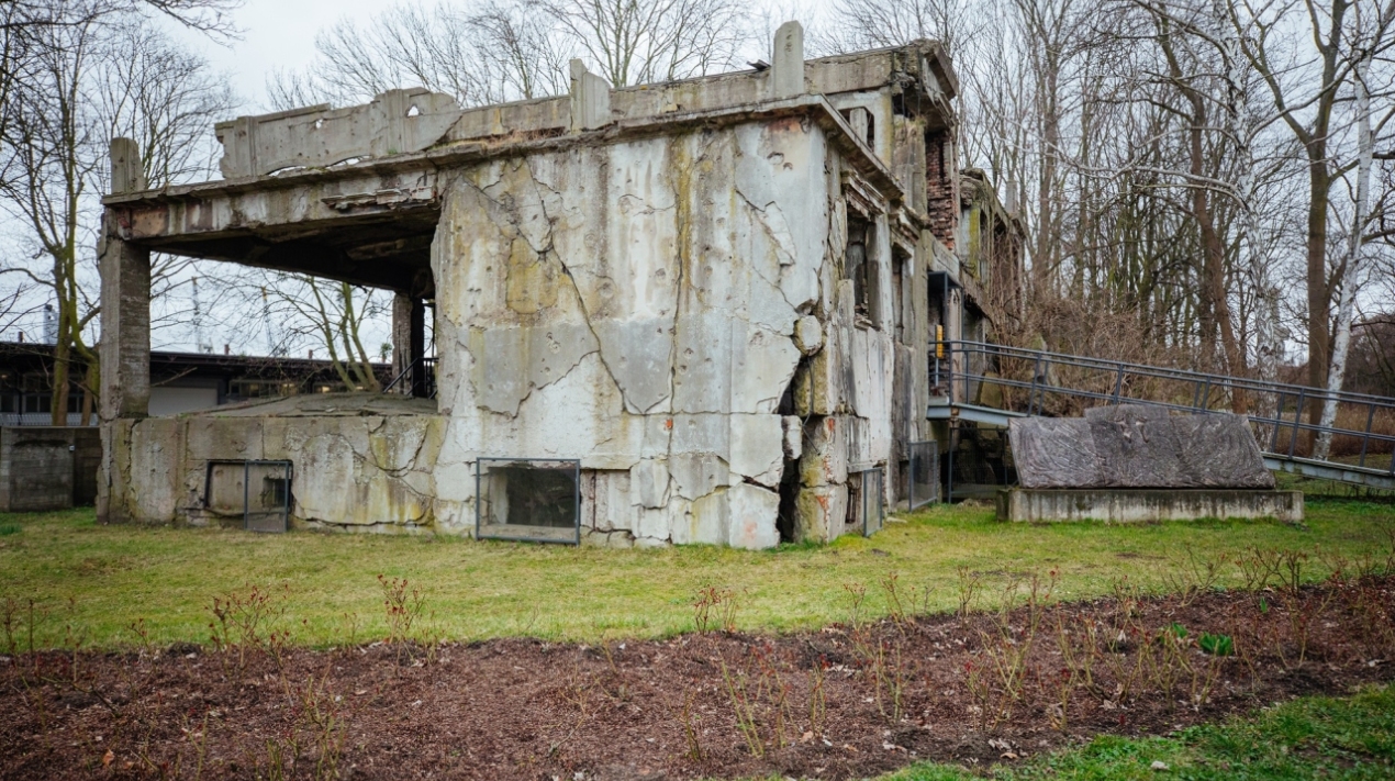 Przygotowania do badań archeologicznych na Westerplatte. Archeolodzy sprawdzą północne skrzydło tzw. nowych koszar