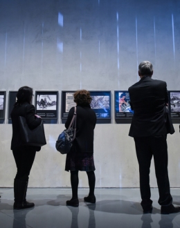 The visitors on the permanent exhibition. Photo Roman Jocher