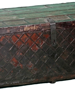 A trunk donated by Halina Młyńczak, whose mother, née Szpilewska, brought it along with her when she was resettled in Kazakhstan. She used the trunk to store her clothes and personal possessions. Photo: J. Balk