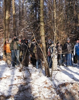 Uczestnicy inscenizacji w grupach zwiedzali dioramę bitwy.