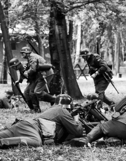 Inscenizacje walki z 1 września 1939 r.  fot. Mikołaj Bujak