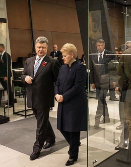 Prezydenci Ukrainy - Petro Poroszenko oraz Litwy - Dalia Grybauskaite. Fot. Roman Jocher