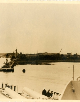 Wejście do portu gdańskiego w Nowym Porcie. Widok z pokładu Schleswiga-Holsteina. 25 sierpnia 1939 r.