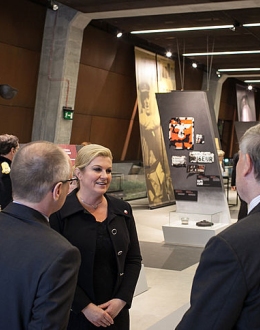 Croatian President, Kolinda Grabar-Kitarović, at the exhibition. Photo: Roman Jocher.