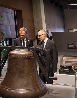 President of the European Council, Donald Tusk, viewing the exhibition in company of Professor Machcewicz, director of the Museum of the Second World War. Photo: Roman Jocher.
