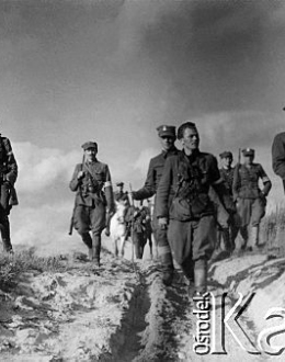 Żołnierze 5 Wileńskiej Brygady Armii Krajowej w czasie marszu, 1944 r. /Ośrodek Karta