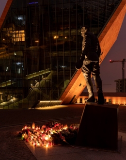 Pomnik rtm. Witolda Pileckiego przy Muzeum II Wojny Światowej w Gdańsku, fot. M. Bujak 25.05.2020
