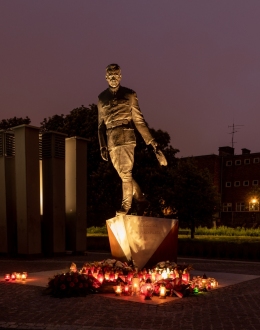 Pomnik rtm. Witolda Pileckiego przy Muzeum II Wojny Światowej w Gdańsku, fot. M. Bujak 25.05.2020