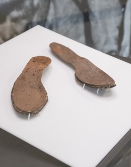Fragmenty butów „Inki” prezentowane w ramach akcji „Wejście w historię” || fot. M. Bujak