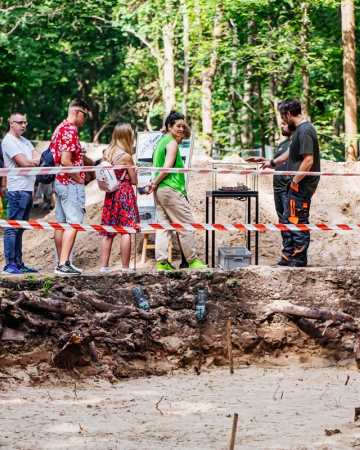 On the second day, visitors in the ‘Fort’ area, where excavations were being conducted, could listen to archaeologists talk about the specifics of the research team's work and the artifacts recovered