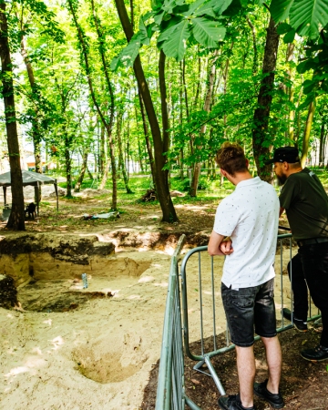 On the second day, visitors in the ‘Fort’ area, where excavations were being conducted, could listen to archaeologists talk about the specifics of the research team's work and the artifacts recovered