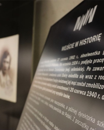 "Entering History" - handmade shopping bag used by Jadwiga Makarska’s mother to carry sugar and groceries from the store