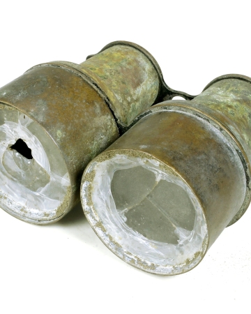 Lornetka z przestrzelonym szkłem znaleziona w okolicy placówki Fort