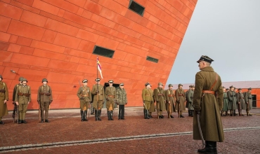 Unforgettable reconstruction displays in front of the Museum