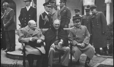  Ilustracja: Winston Churchill, Franklin D. Roosvelt i Józef Stalin w Jałcie. Domena publiczna.