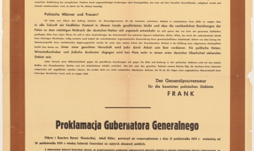 Afisz informujący o proklamacji Generalne Gubernatorstwo (GG) na ziemiach polskich, które nie zostały wcielone do III Rzeszy i nie znalazły się pod okupacją sowiecką. Utworzenie GG nastąpiło na mocy dekretu z dnia 12.10.1939 roku o administracji okupowanych polskich obszarów, natomiast podziału administracyjnego GG dokonał już mianowany przez Hitlera Generalny Gubernator Hans Frank rozporządzeniem z dnia 26.10.1939 roku o odbudowie administracji okupowanych polskich ziem. - zbiory MIIWS