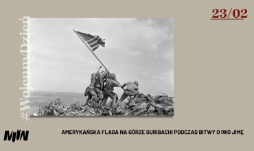 #WojennyDzień - Amerykańska flaga na górze Suribachi podczas bitwy o Iwo Jimę