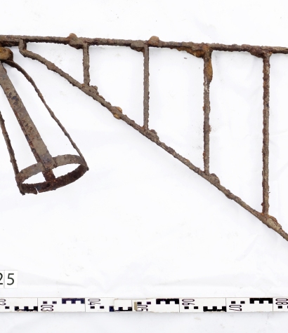 Zawiesie lampy oświetlającej teren składnicy