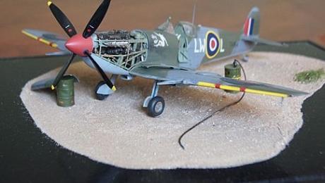 Wykonany przez kadetów model myśliwca Spitfire