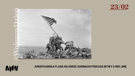 #WojennyDzień - Amerykańska flaga na górze Suribachi podczas bitwy o Iwo Jimę