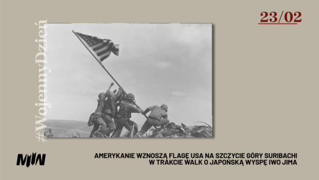 #WojennyDzień - 23.02 Amerykanie wznoszą flagę USA na szczycie góry Suribachi w trakcie walk o japońską wyspę Iwo Jima