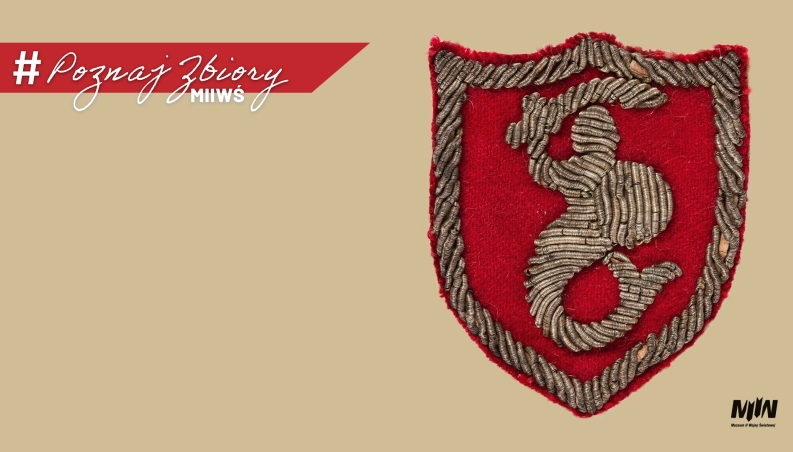 #PoznajZbioryM2WŚ - Oznaka rozpoznawcza 2. Korpusu Polskiego dla dowództwa i oddziałów pozadywizyjnych