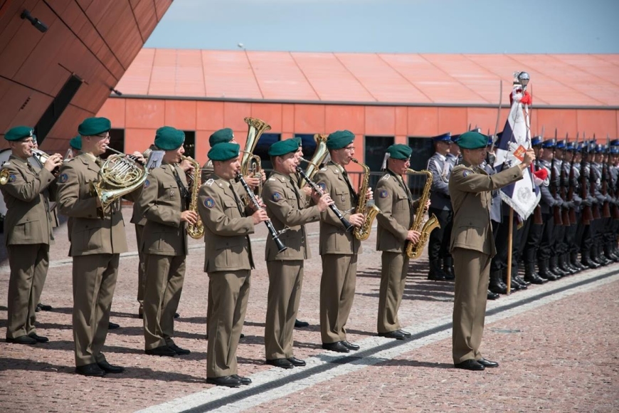 Uroczyste obchody Święta Policji na Placu przed Muzeum II Wojny Światowej w Gdańsku