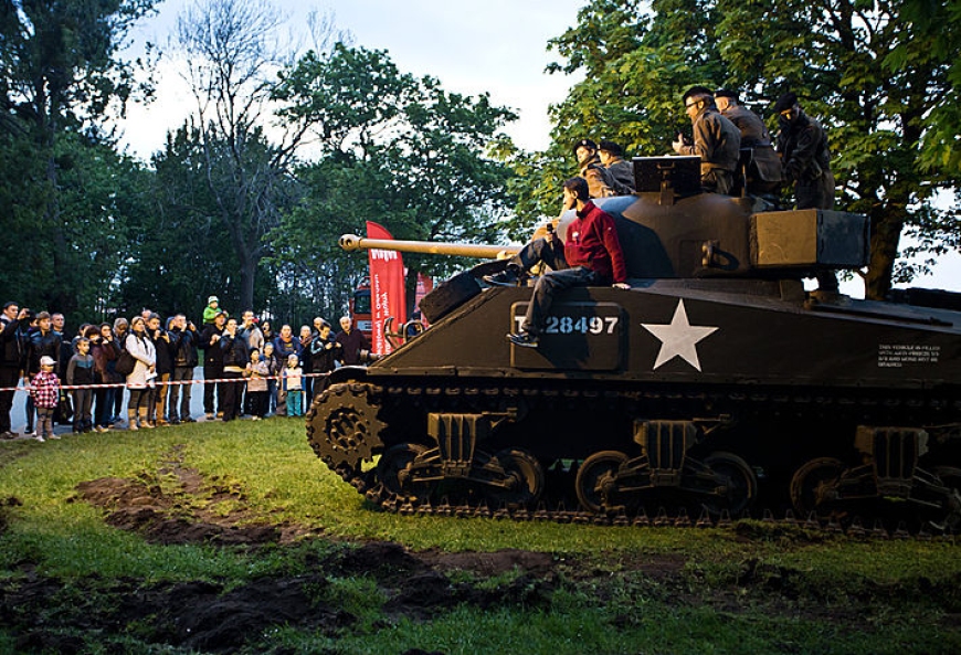 Atrakcją tegorocznej Nocy Muzeów była prezentacja czołgu Sherman Firefly, który należy do Muzeum. Fot. Dominik Jagodziński