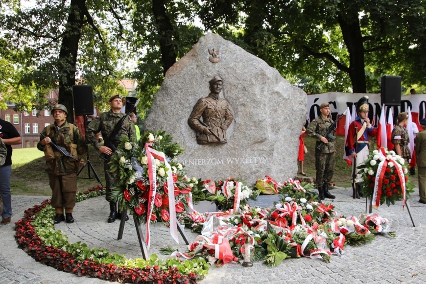 Fot. Uroczyste odsłonięcie pomnika żołnierzy wyklętych w Gdańsku, 4 sierpnia 2018 r. (MIIWŚ)