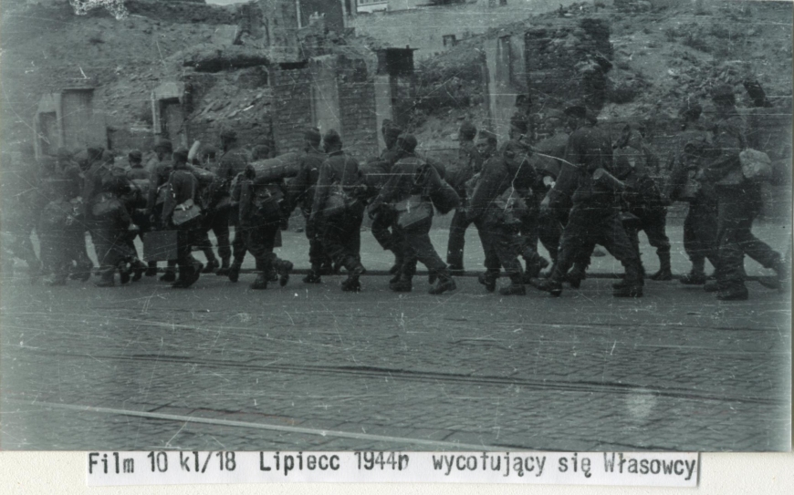 Wycofujący się żołnierze niemieckich jednostek kolaboracyjnych. Lipiec 1944 r. (MIIWŚ) 
