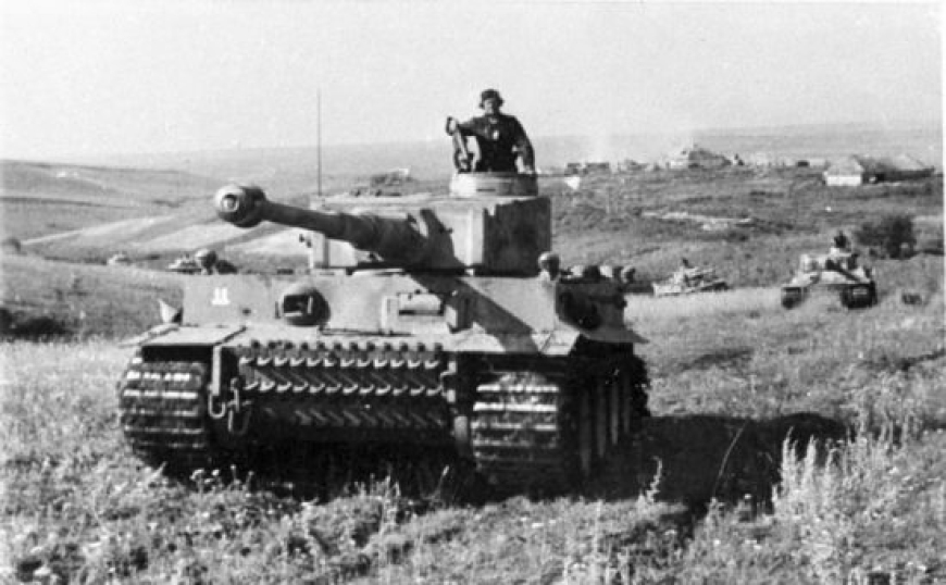Niemieckie czołgi typu Tygrys na Łuku Kurskim (domena publiczna)