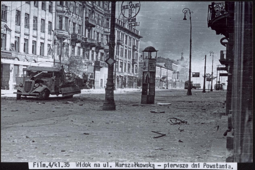 Ulica Marszałkowska w Warszawie w czasie pierwszych dni powstania (MIIWŚ)