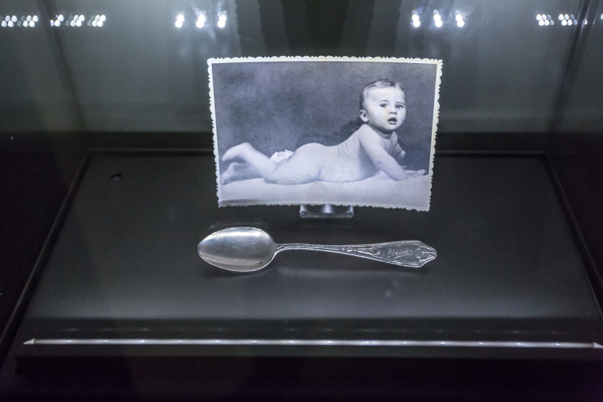 Fot. 3. Kopia „łyżeczki życia” Elżbiety Ficowskiej prezentowana na wystawie głównej MIIWŚ (MIIWŚ) 
