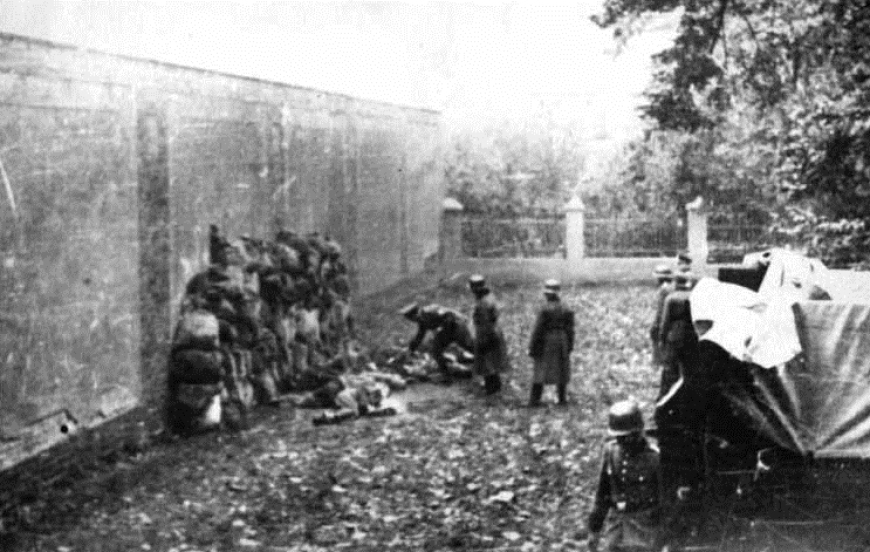 Egzekucja przeprowadzona przez Einsatzkommando 21 października w Lesznie. [źródło: Wikimedia Commons]