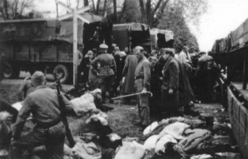 Obóz KL Kulmhof am Nehr (Chełmno nad Nerem) był pierwszym obozem zagłady na zajętych przez Niemców ziemiach polskich. Został utworzony w dniu 7 grudnia 1941 roku. 