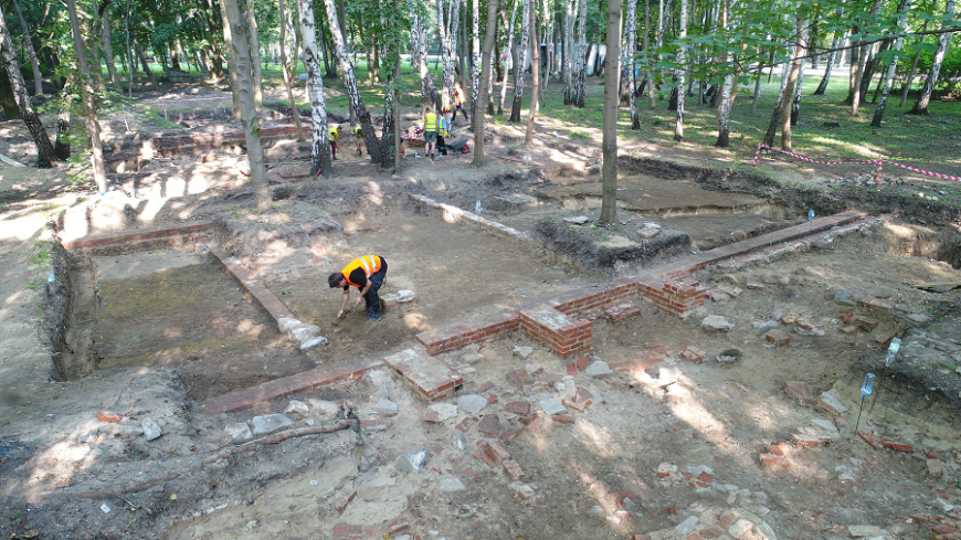 Prace III sezonu badań archeologicznych na terenie Kasyna Podoficerskiego posuwają się do przodu