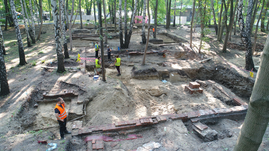 Prace III sezonu badań archeologicznych na terenie Kasyna Podoficerskiego posuwają się do przodu
